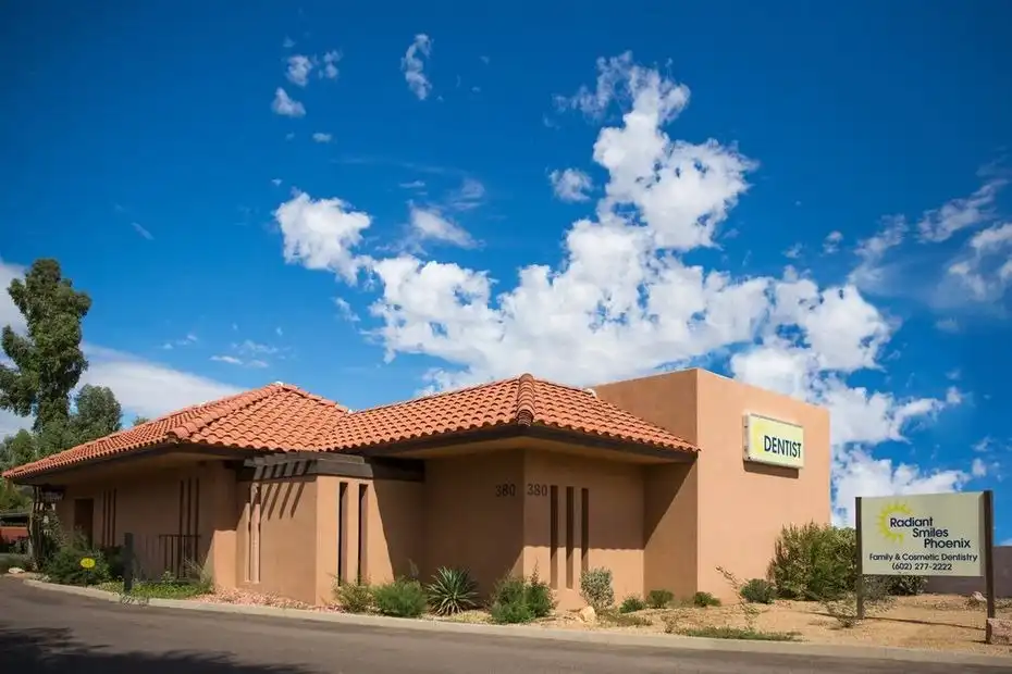 Radiant Smiles Phoenix office building exterior